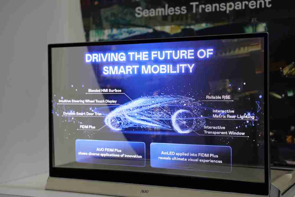 优游UB8凭借着超高亮度和透明度，，，，这款30吋透明Micro LED显示器在AR系统与智慧零售具有潜在的应用价值。。